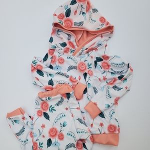 Girls stretchy hooded outfit